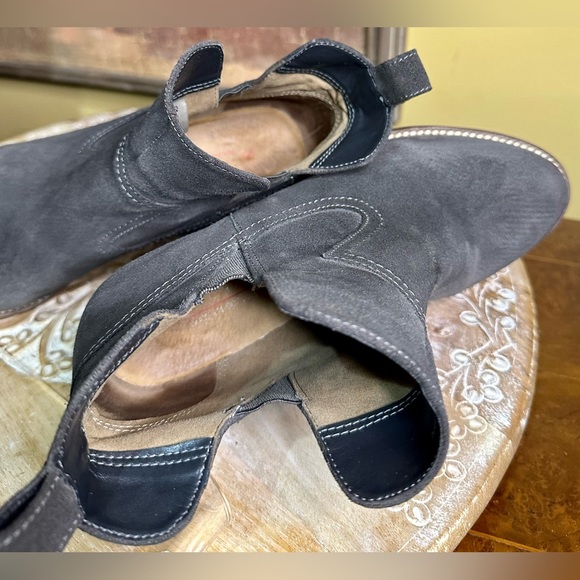 EUC Blondo “Irving” Waterproof Gray Suede Wedge Heeled Ankle Boots. Size 7 - Picture 11 of 14